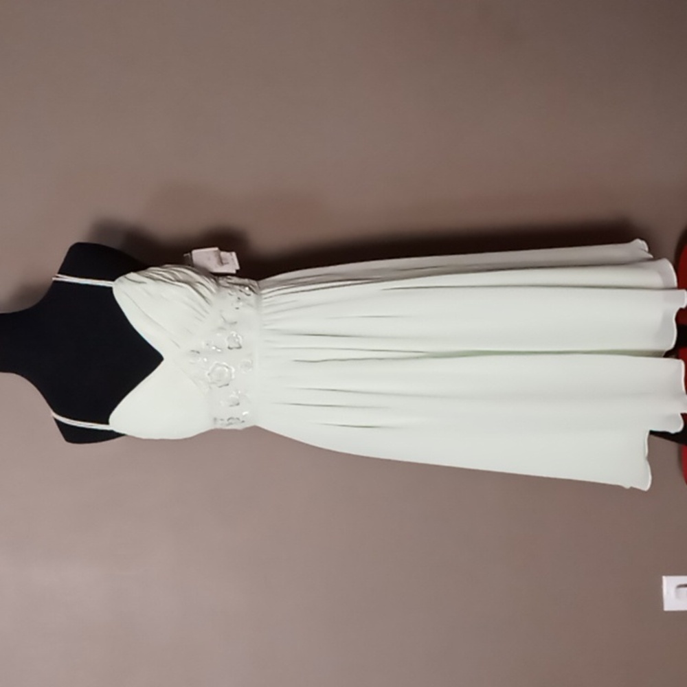 David's Bridal Crinkle Chiffon Honeydew Dress w Embellishments Size 8 - Picture 1 of 9